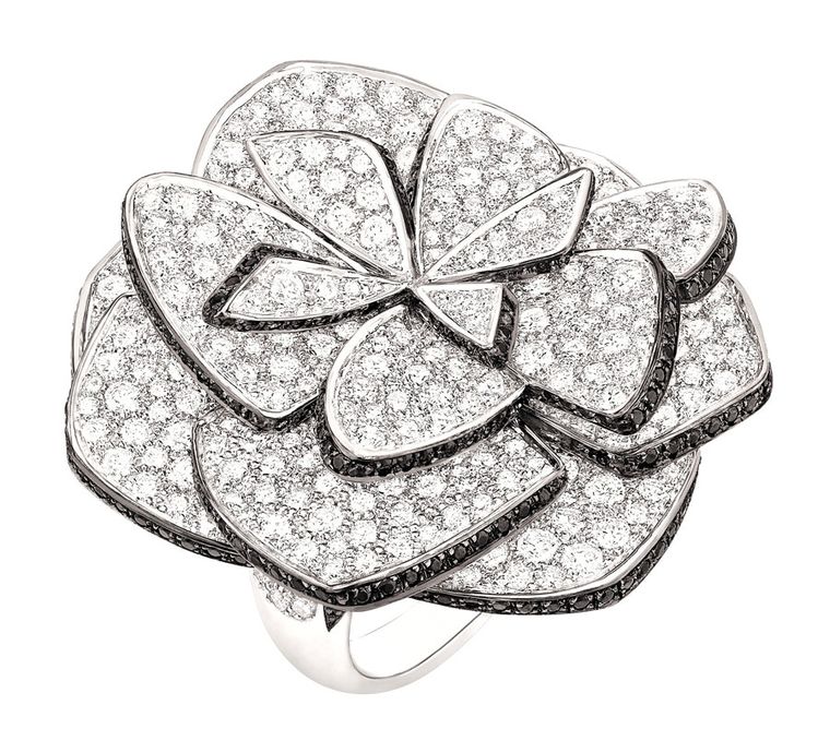 Chanel 'Ruban de Came´lia' ring in white gold, set with 584 brilliant-cut diamonds with a total weight of 8.7ct and 310 brilliant-cut black spinels with a total weight of 1.5ct.