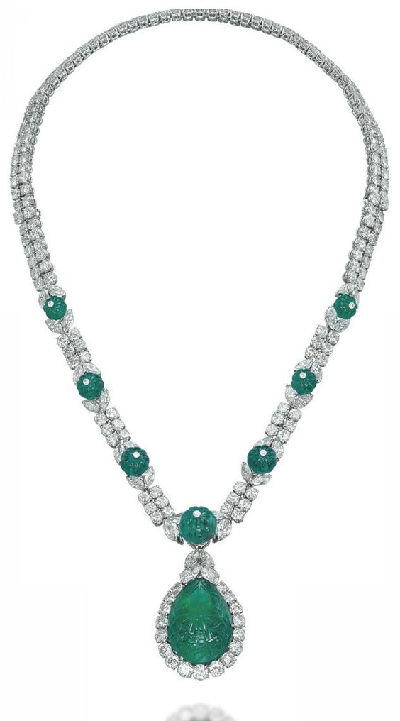 AN EMERALD AND DIAMOND NECKLACE, BY VAN CLEEF & ARPELS