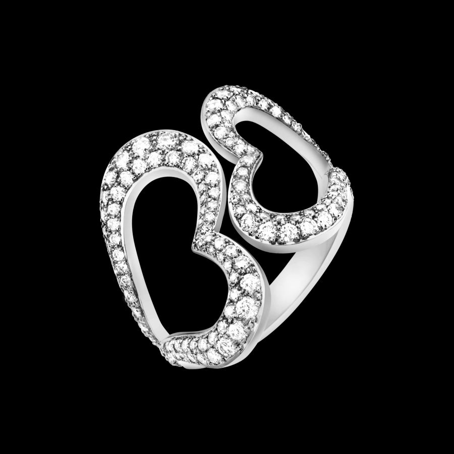 Piaget Heart ring in 18K white gold set with 131 brilliant-cut diamonds (approx. 0.93 ct). 