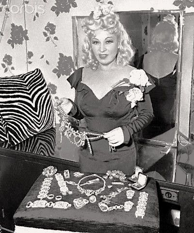 Mae West 