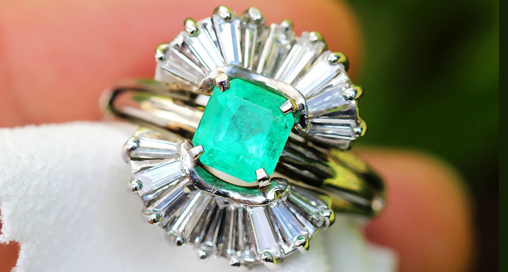 Vintage Emerald Ballerina Ring with Diamonds in 14kt White Gold 2.65ctw