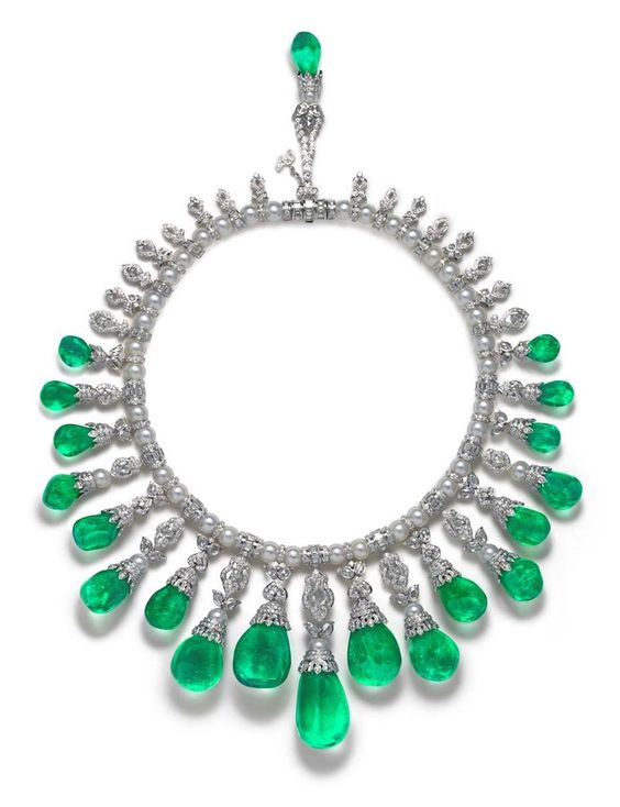 The House of Rose’s La Reina necklace is part of a suite that also includes a pair of earrings. Combined they feature 23 unique baroque emeralds as well as White South Sea pearls and pear shaped, rose cut, round brilliant cut and baguette diamonds studded