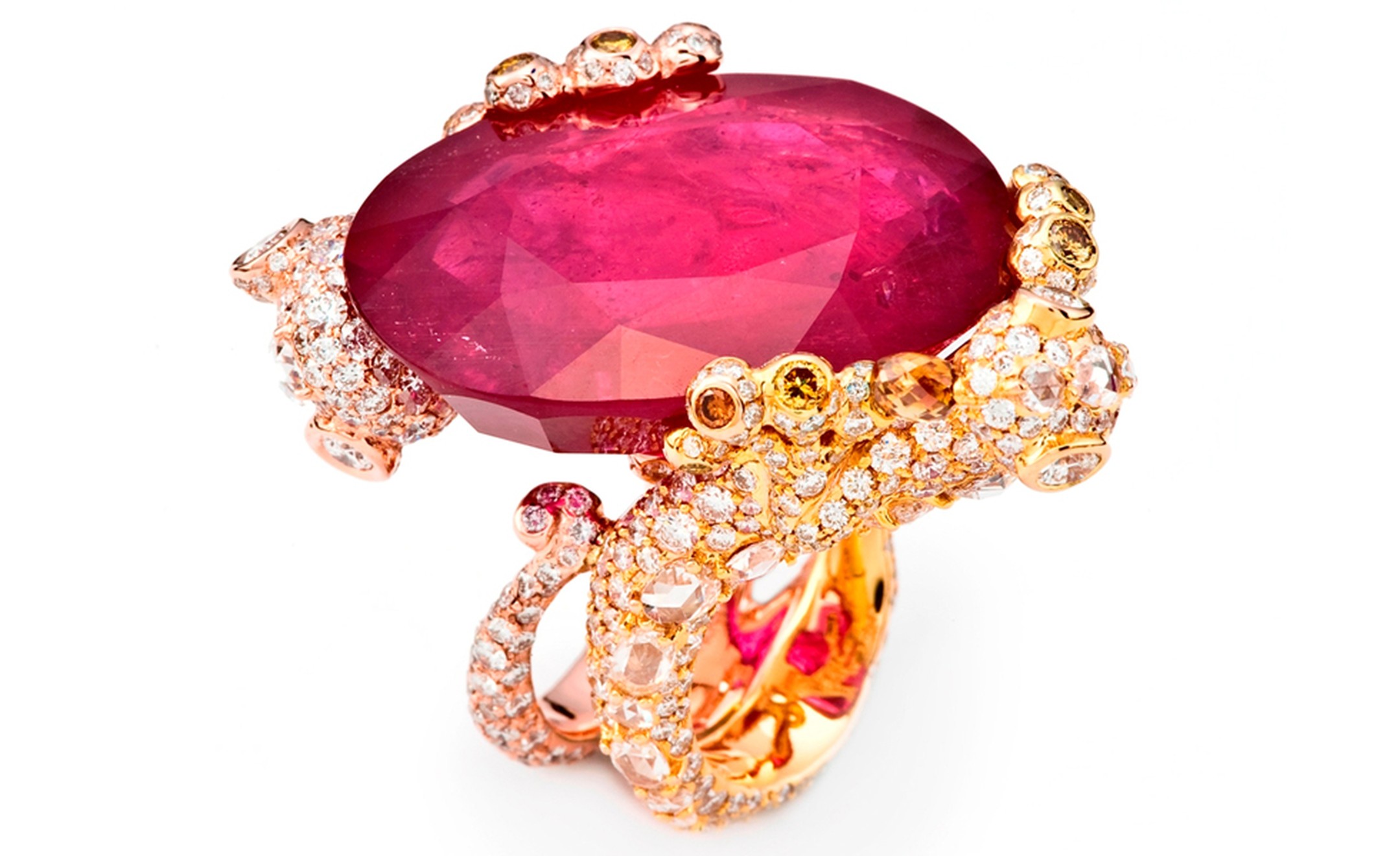 CINDY CHAO, The Art Jewel, White Label Collection Gecko Ring. Oval cut ruby (61.26cts) highlighted by colorless and yellow diamonds set in 18kt gold.