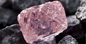 The-largest-pink-diamond-ever-found-in-Australia