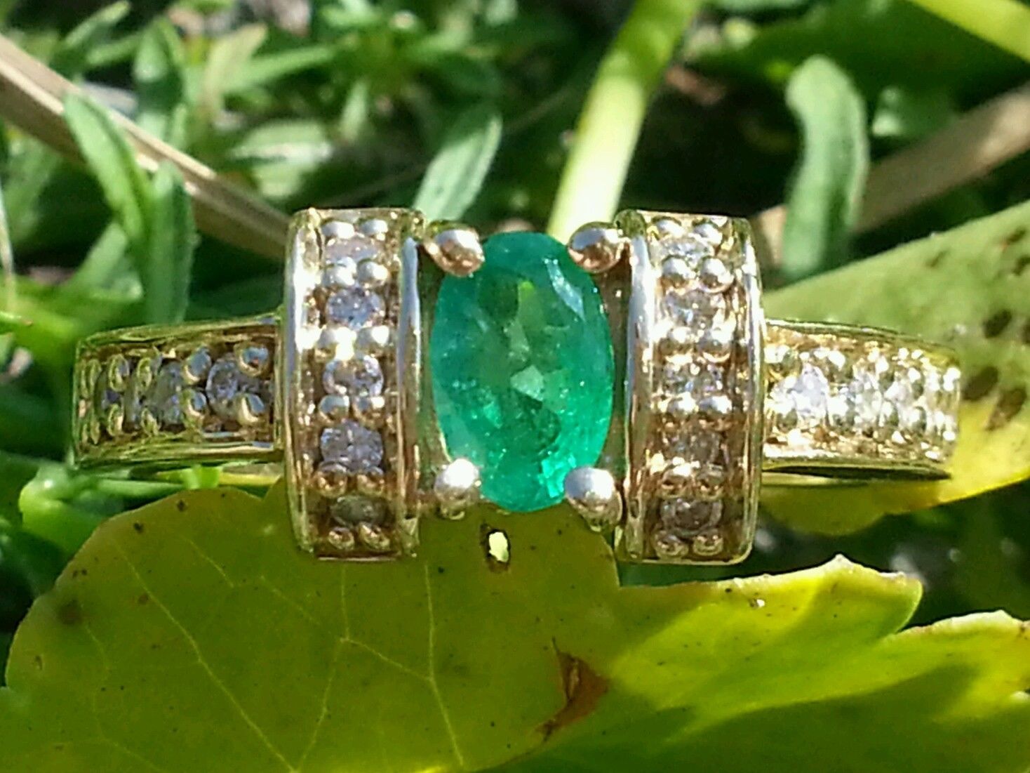 Vintage 14K Yellow Gold Emerald & Diamond Cocktail Ring Estate Jewelry Ladies