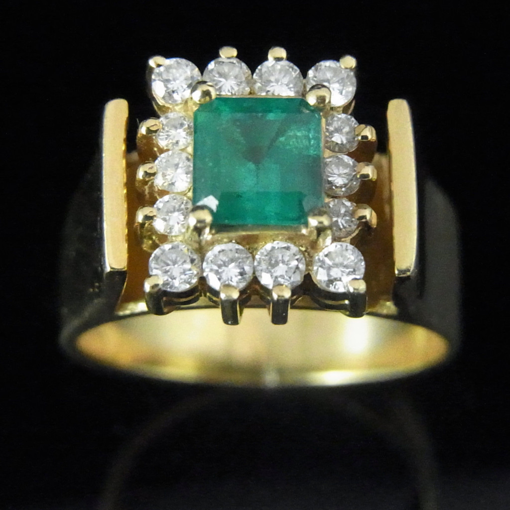 Vintage Emerald Diamonds 18k Yellow Gold Ring Mid Century Estate Jewelry