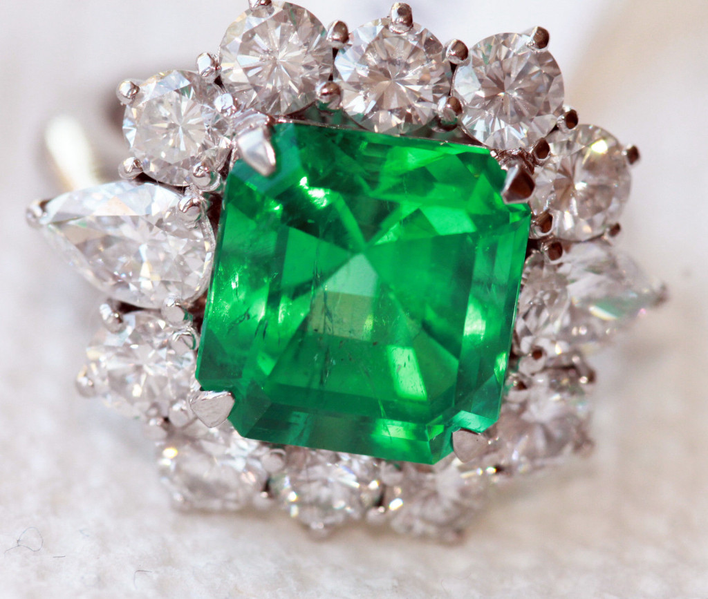 Gorgeous Platinum Diamond 6.35 Carat Colombian AGL Certified Emerald Ring Estate