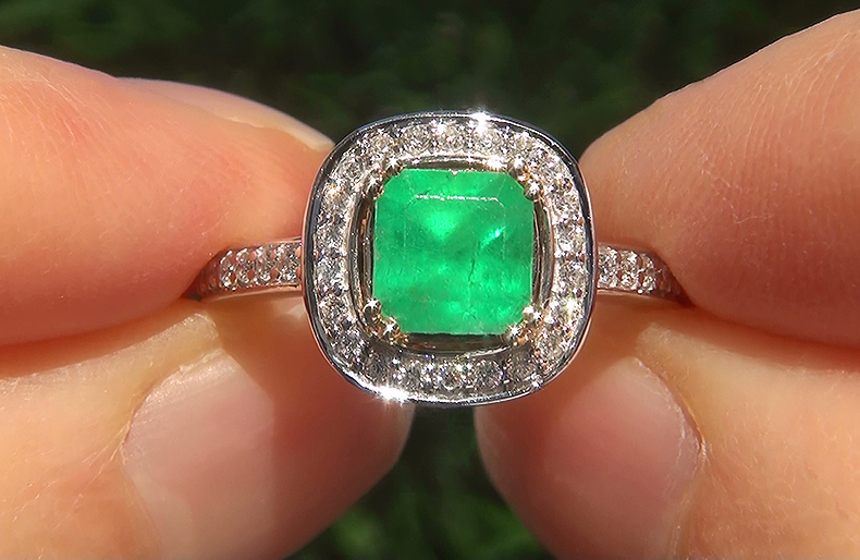 Estate 1.60 ct Natural Colombian Emerald Diamond Solid 14k Gold Cocktail Ring