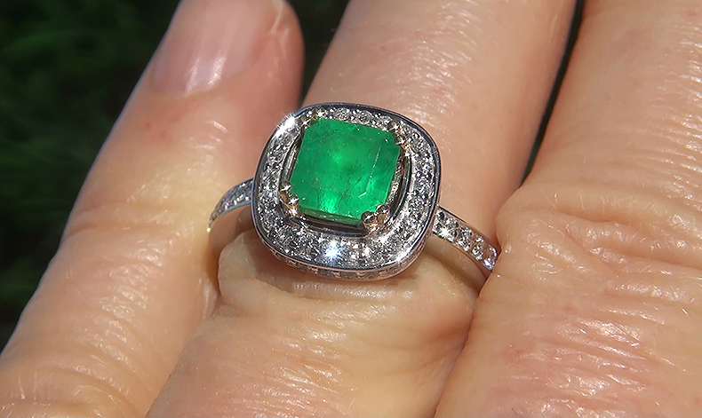 Natural Colombian Emerald Diamond Solid 14k Gold Cocktail Ring