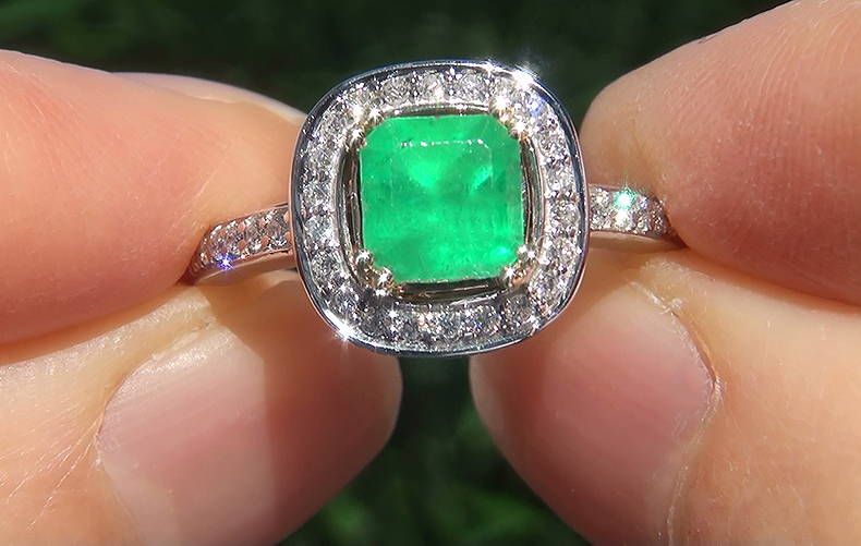 Natural Colombian Emerald Diamond Solid 14k Gold Cocktail Ring