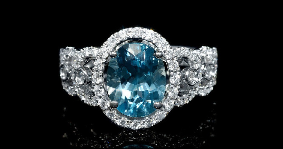 18k White Gold Diamond and Aquamarine Ring