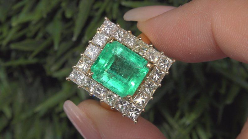 GIA Estate 8.94 ct Natural Colombian Emerald Diamond 14k Yellow Gold Ring