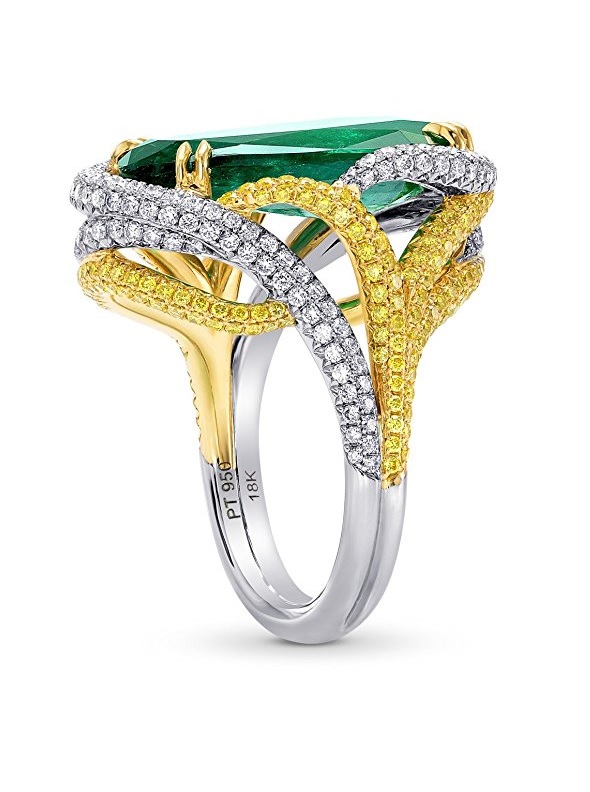 9.72Cts Emerald Side Diamonds Engagement Extraordinary Ring Set in Platinum