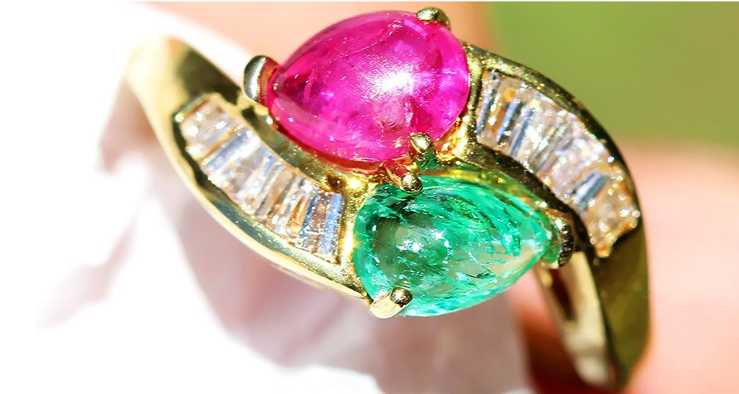 Vintage Cabochon Emerald Ruby Ring with Diamonds in 18kt Yellow Gold 2.58ctw