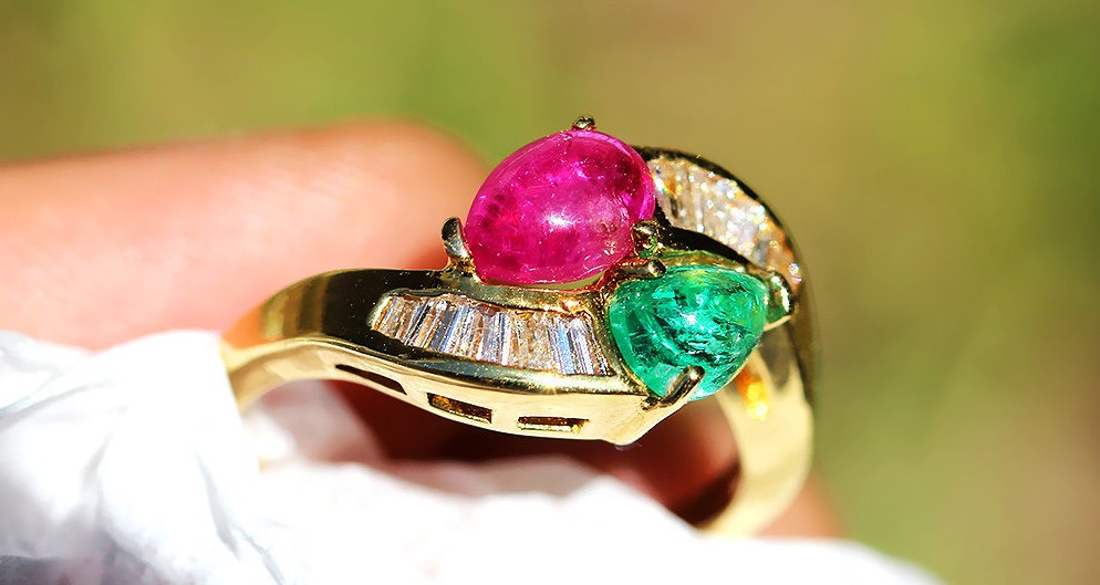 Vintage Cabochon Emerald Ruby Ring with Diamonds in 18kt Yellow Gold 2.58ctw