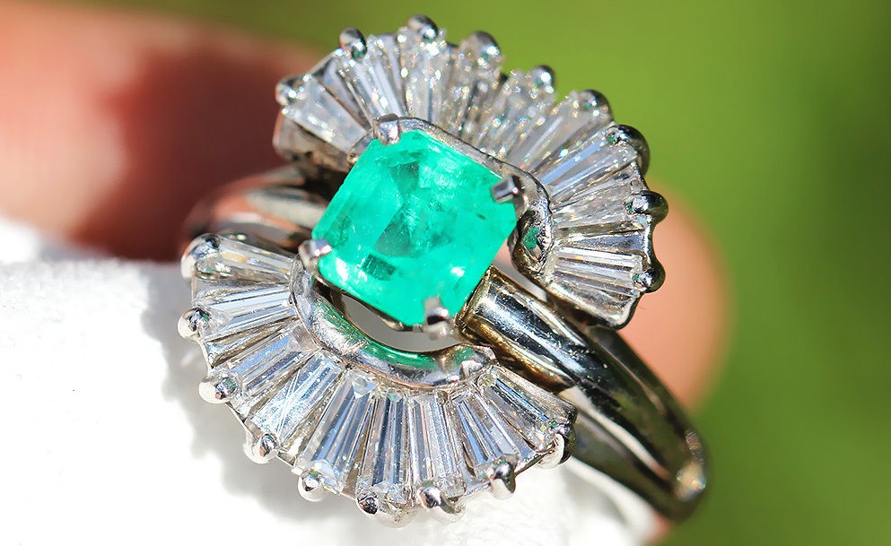 Vintage Emerald Ballerina Ring with Diamonds in 14kt White Gold 2.65ctw