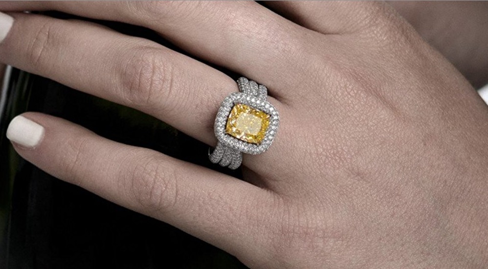 5.8Cts Yellow Diamond Extraordinary Ring Set in 18K White Yellow Gold GIA Cert Size 6