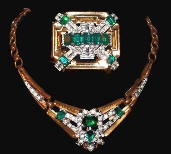 Emerald Brooch Necklace Set
