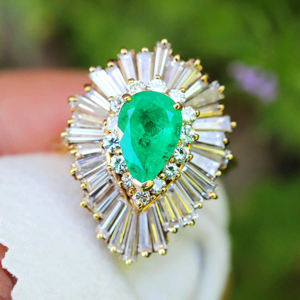 Vintage Pear Emerald Ballerina Ring with Diamonds in 18Kt Yellow Gold 5.40ctw
